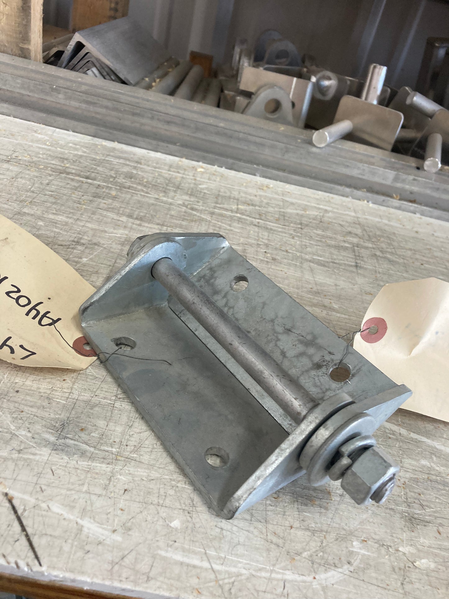 L4 Hinge Single